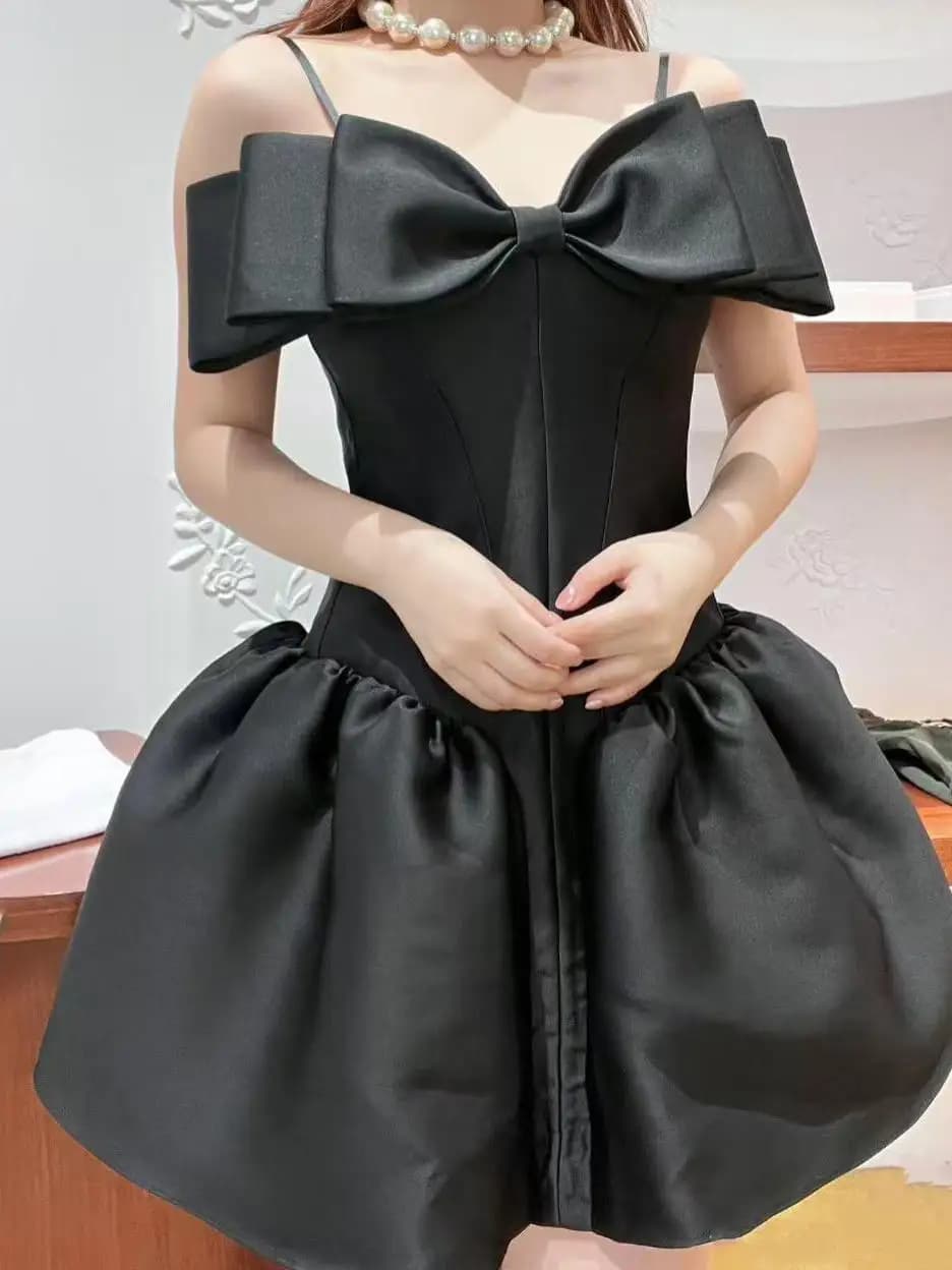 Shanghai Version 26ss New Shoulder Bared Strap Dress Elegant Puffy Skirt Ball Gown Women Sexy High Waist Polyester Fiber