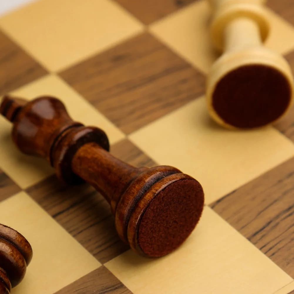 Set di Scacchi, Dama e Backgammon 3 in 1 in Legno, Non Tossico, 29x29cm, per Sviluppare il Pensiero Strategico, Gioco da Tavolo per Bambini e Adulti