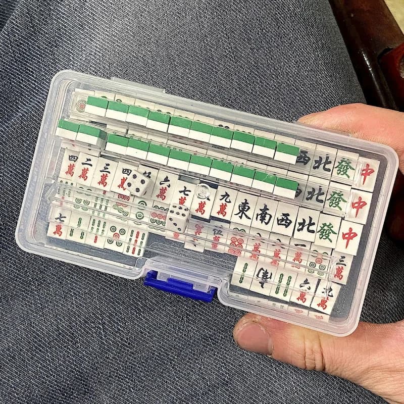 DIY Micro Bricks Chinese Mahjong Set , Mini Building Block Mah-jong Tiles Portable Storage Case, Travel Camping Family Table Game Assembly Toy Holiday Gift