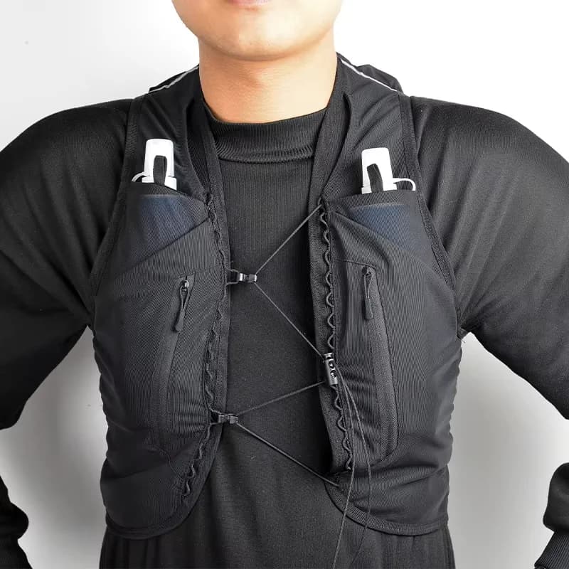 Hydrating vest for Trail Running and Outdoor Sports with Water Bottles and Phone Door