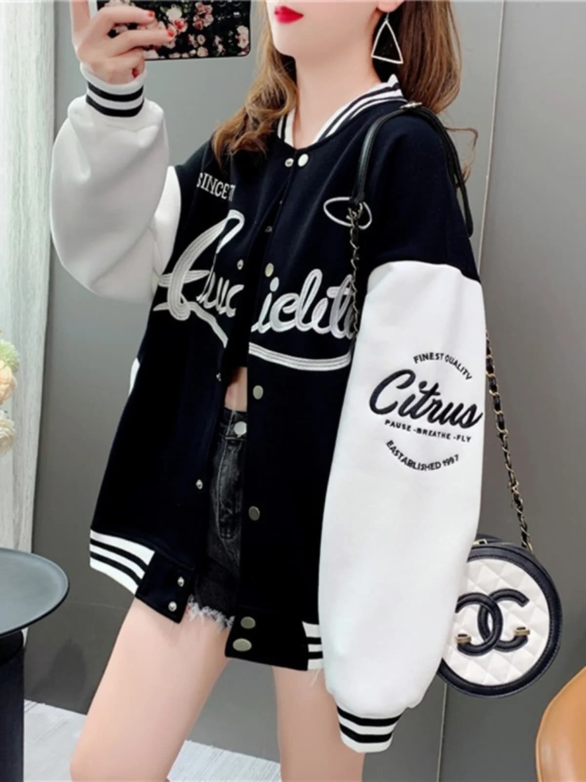Women's Loose Fit Baseball Jacket Thin Fleece Lined Color Block Autumn Winter Sports Style Outerwear Button up Long Sleeve