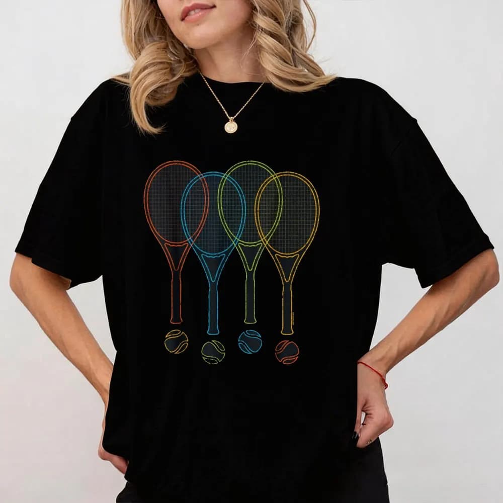 T-shirt da tennis donna uomo, con stampa grafica di racchette e palline, girocollo, abbigliamento sportivo per appassionati di tennis all'aperto, top alla moda