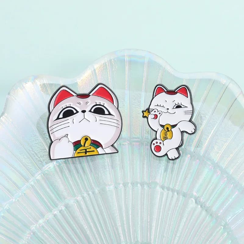 Simpatici spille per animali dei cartoni animati con campanelli Gatti bianchi - Distintivi in metallo e piccoli regali Spille per zaini all'ingrosso per zaini