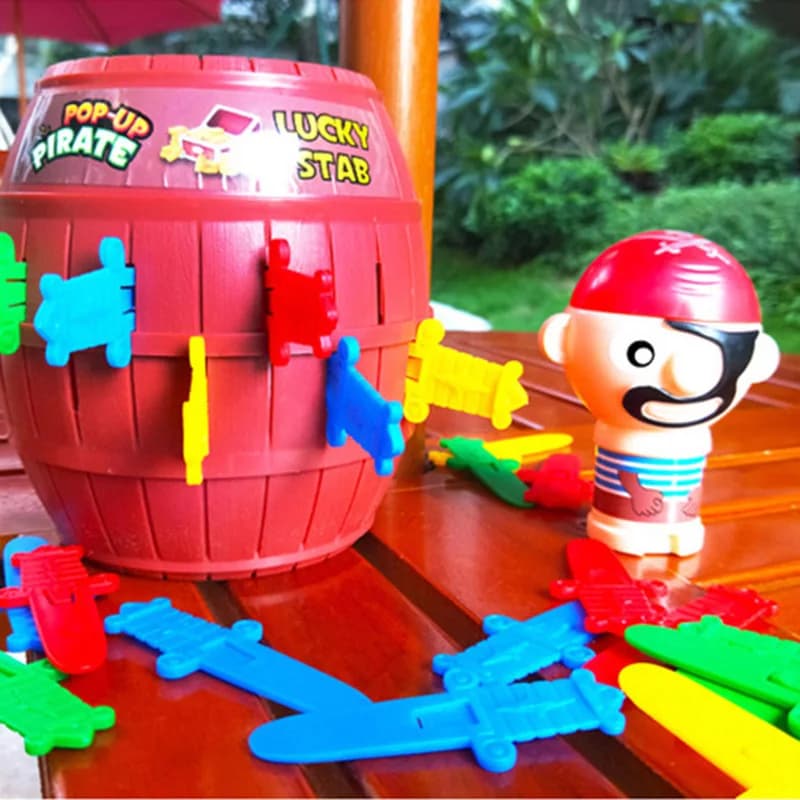 Secchio pirata Giocattolo per bambini Gioco da tavolo interattivo piccolo Stuzzicare e ingannare l'inserimento della spada Mr. Bucket Game