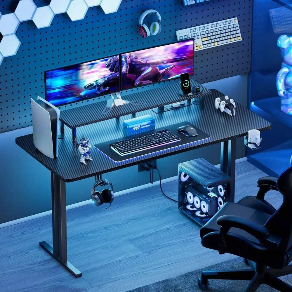 Scrivania da Gaming per Computer 47 Pollici con Luci LED, Presa di Corrente, Supporto Monitor, Portabicchieri, Gancio per Cuffie e Tappetino Mouse