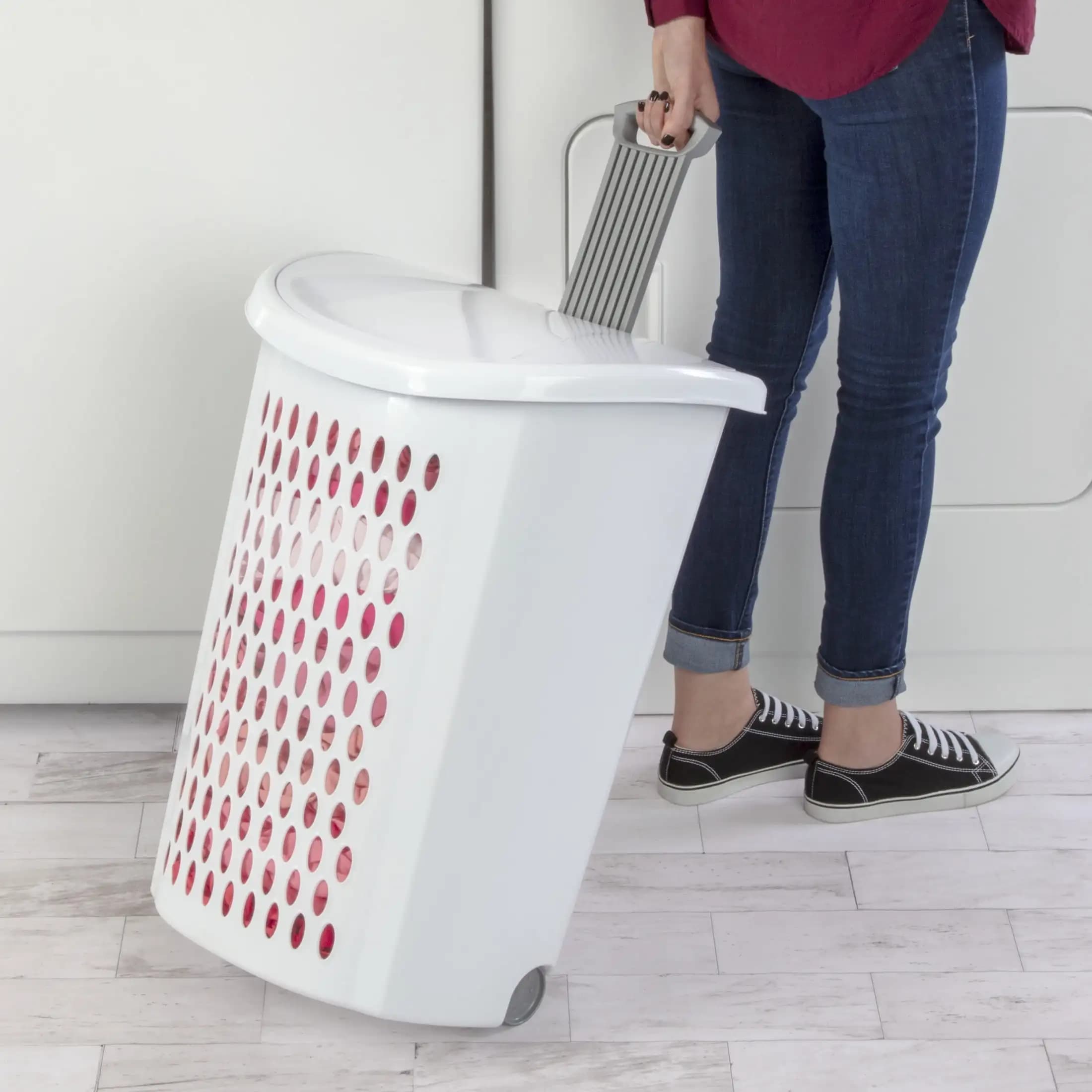 Laundry basket with wheels – easy-to-transport plastic laundry basket on wheels, white