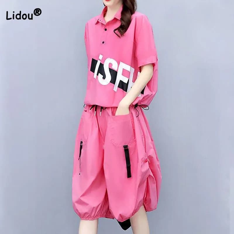 Set di due pezzi di moda Set di pantaloni al ginocchio in tinta unita impiombati stampati da donna t-shirt Casual allentata estiva con scollo a Polo abbigliamento femminile