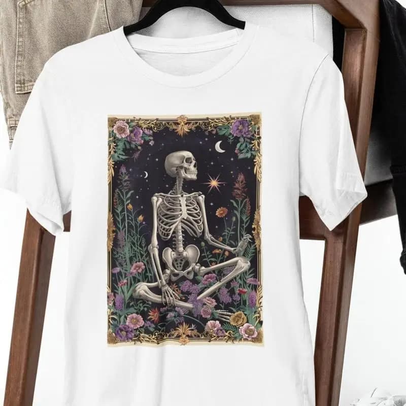Scheletro in fiori T-shirt Tarocchi Card Design floreale