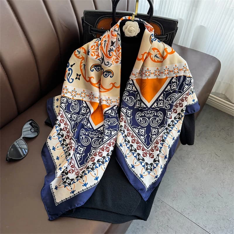 2025 Printemps Et Ete Mode Luxe Impression 90*90CM Femmes Echarpe Satin Carre Chale Elegante Foulard Plage
