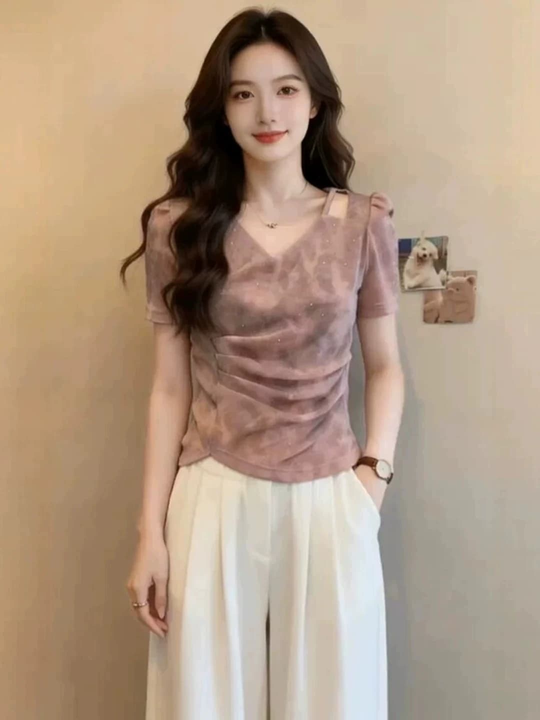 Slimming V-Neck Short Sleeve T-Shirt Women's Summer 2026 New plus Size Conceal Meat Design Beautiful Top Korean Style Commute