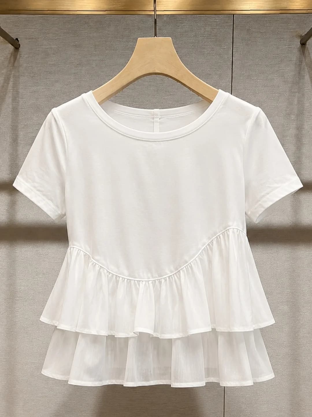 Korean Style Versatile Short Sleeve T-Shirt with Lace Hem Slimming Lightweight round Neck Fashionable for Summer 2026