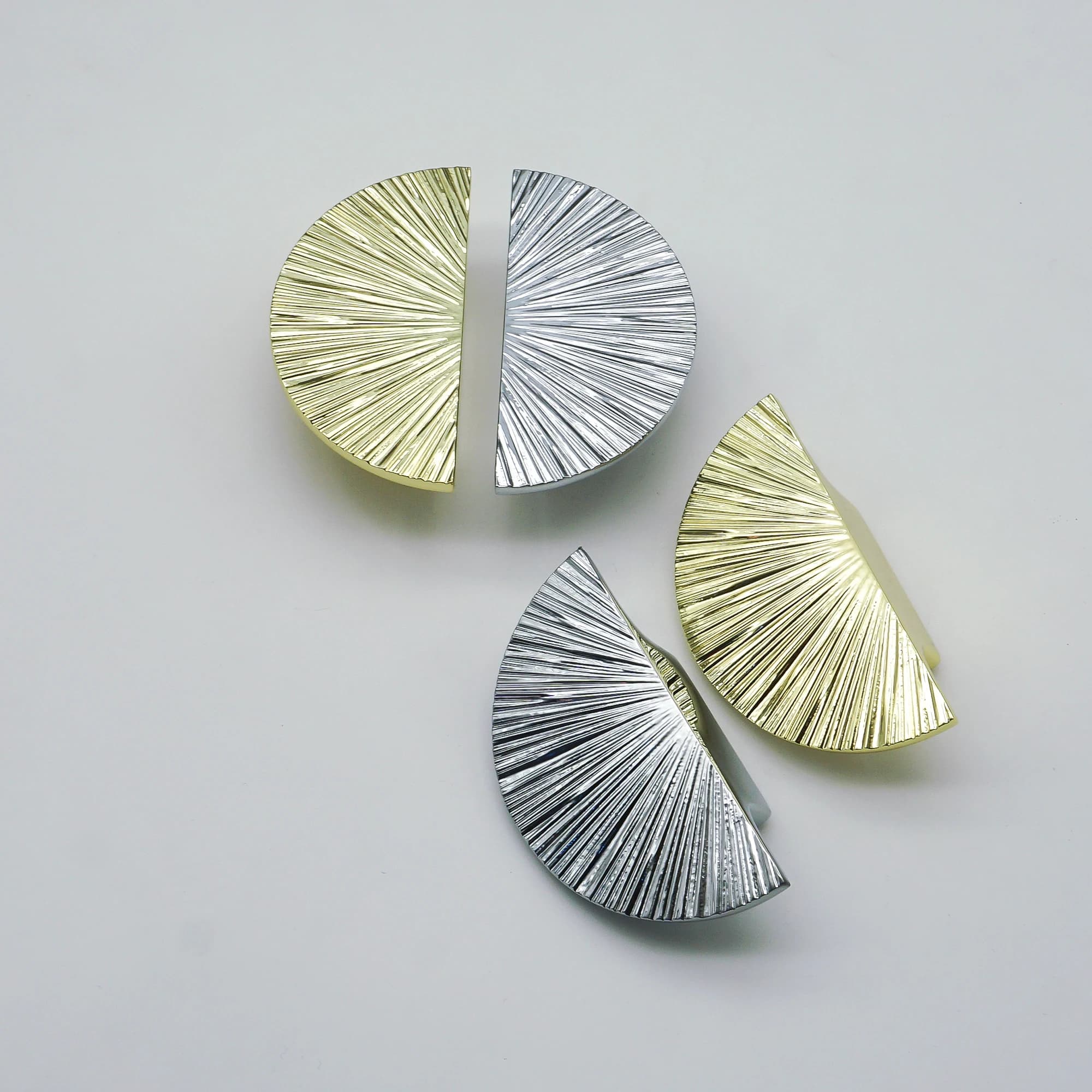 Maniglie per mobili semicircolari in oro lucido Manopole rotonde per cassetti Maniglie per armadi in argento cromato Accessori da cucina di lusso