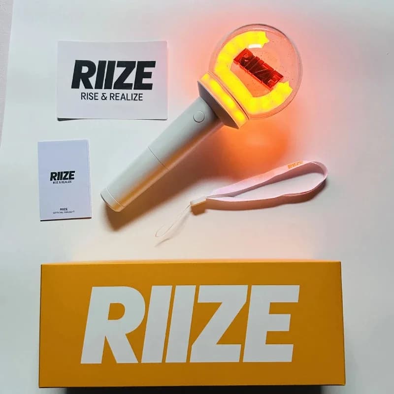 KPOP Riized Lightstick Stand Concert with Acrylic Keychain Light Stick Decoration Party Flash Fan Gift