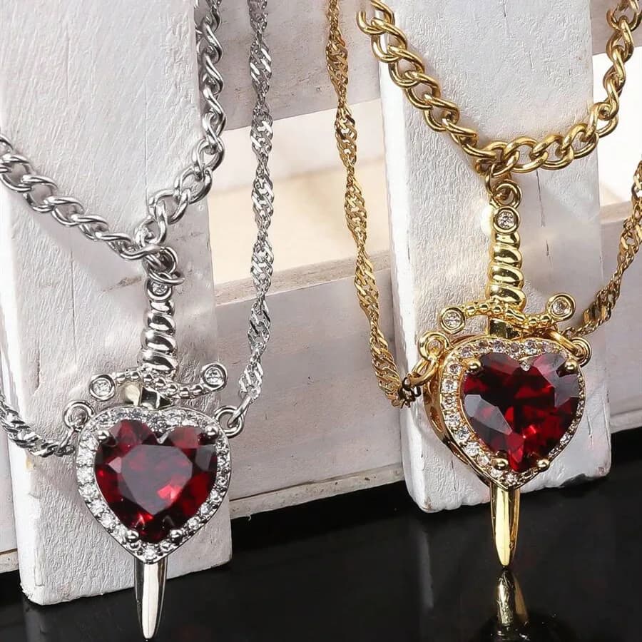 Collana classica con cuore penetrante a forma di freccia con strass per le donne, moda versatile, catena girocollo con amore in cristallo, regalo di San Valentino