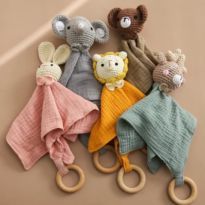 Asciugamano lenitivo in cotone per bambini con uncinetto Coniglio Orso Sonaglio Anello in legno Bracciale Asciugamano per saliva neonato Neonato Sonno Massaggiagengive Giocattoli