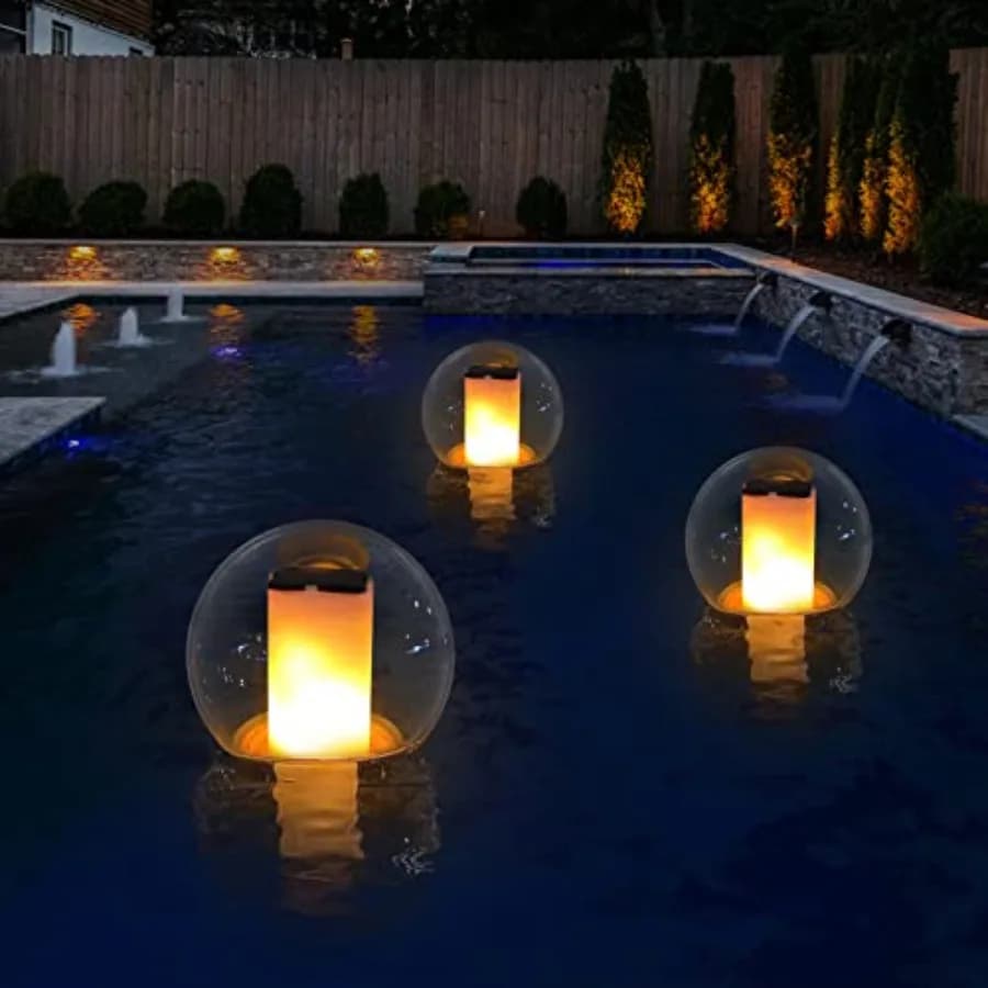 Luci Galleggianti Solari a Forma di Globo per Piscina, Laghetto, Patio e Vasca Idromassaggio, Lanterne da Esterno che Sembrano Candele o Torce, Decorazioni Divertenti