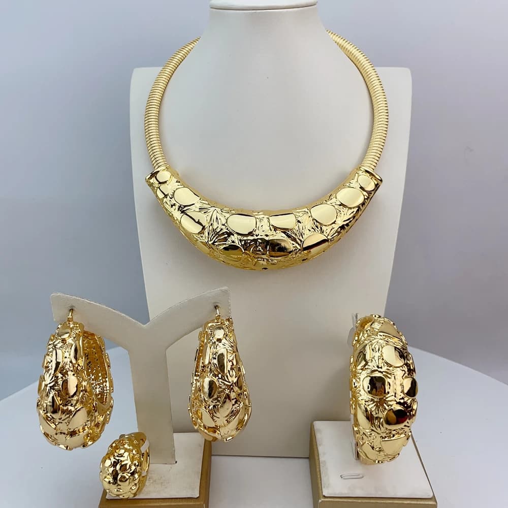 Set di gioielli placcati in oro di moda italiana Dubai Set di gioielli leggeri con grande pendente in stile semplice per donna FHK22889