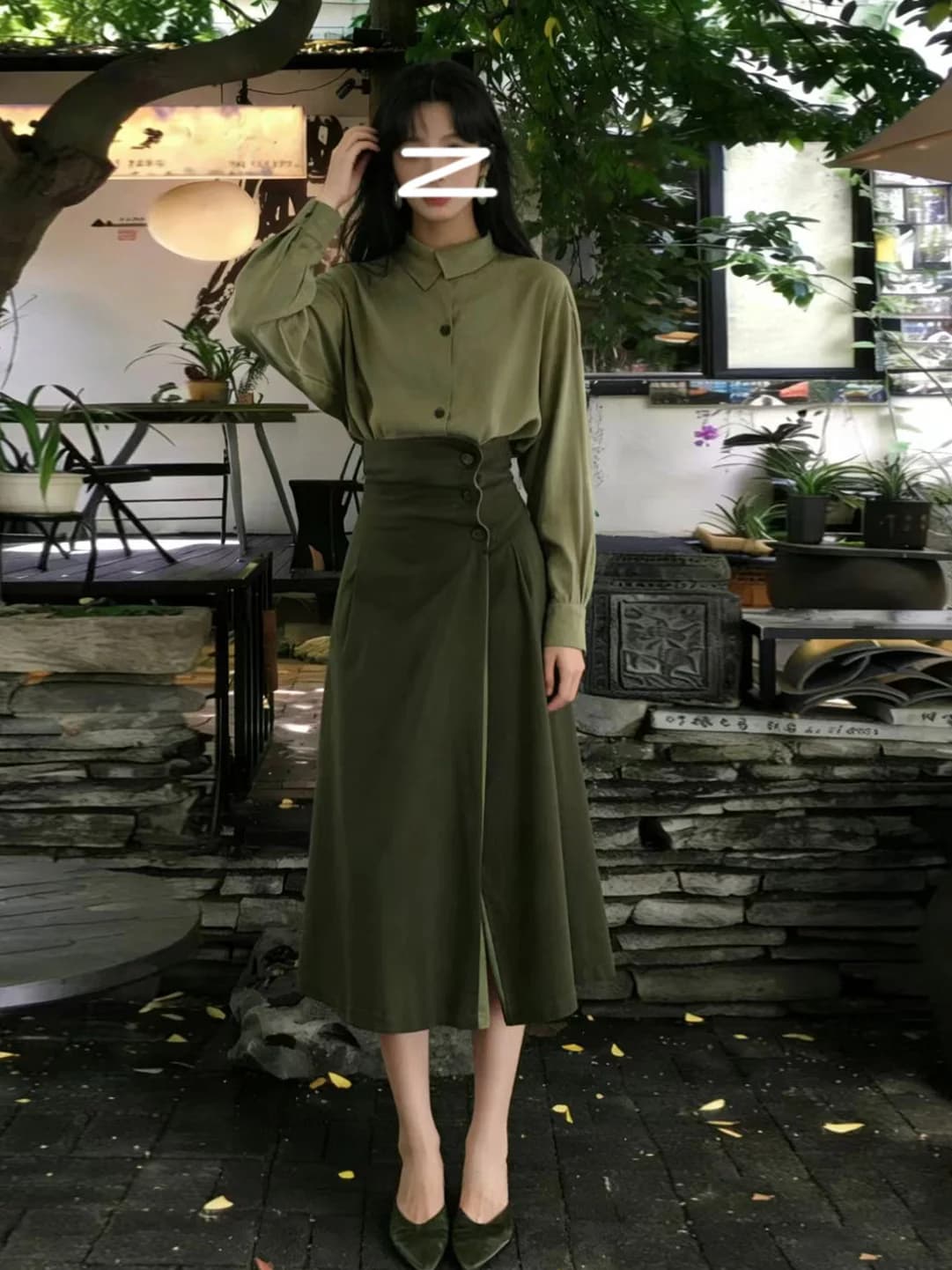 Completo gonna e camicia verde a maniche lunghe da donna, elegante e versatile, vita alta, tinta unita, stile pendolare, nuova collezione primavera 2026
