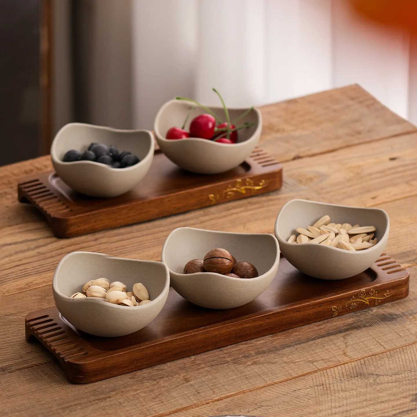 Piatto per snack, piatto per frutta secca, tavolino da salotto, bibite, frutta secca, caramelle, snack, piatto per frutta in terracotta
