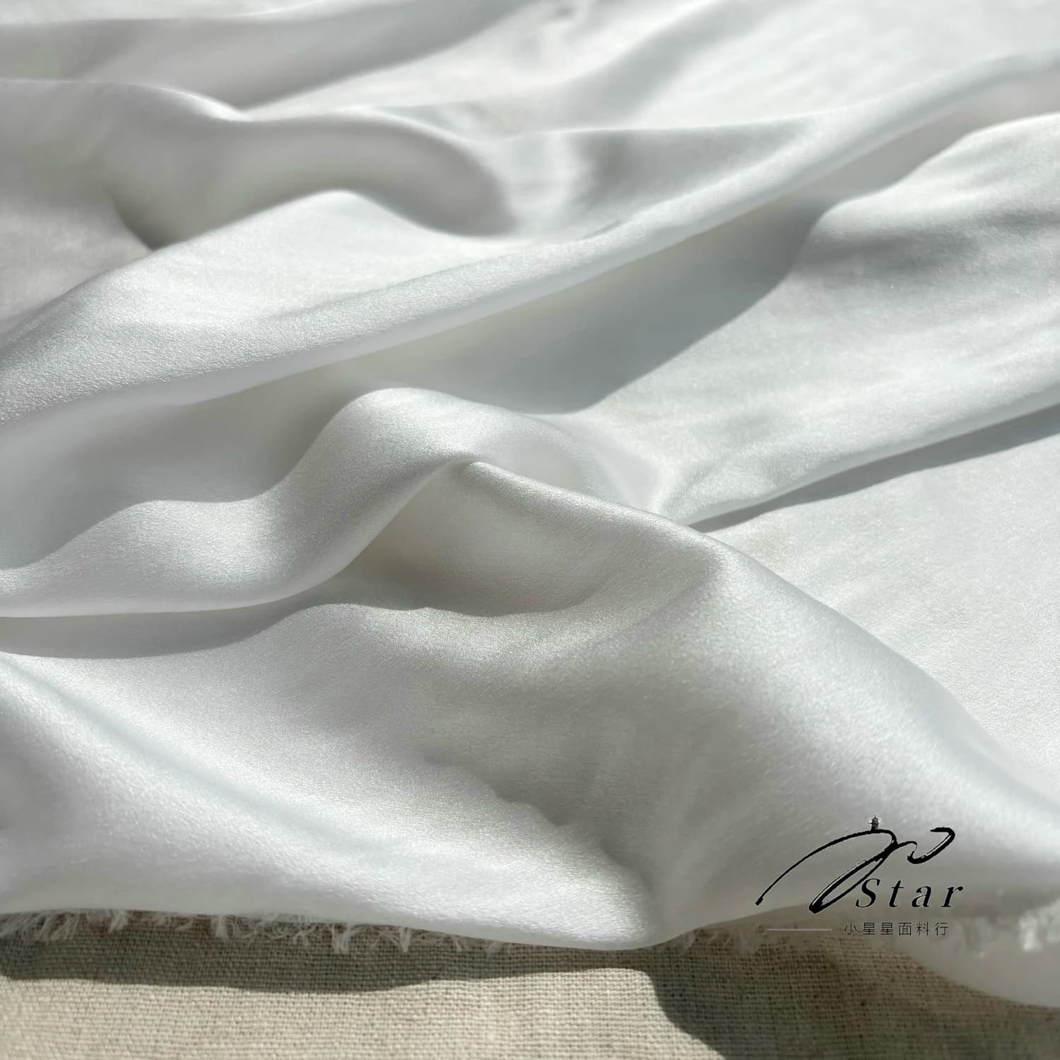 Silkworm Silk Satin 16 Momme Pure Silk Stretch Satin Fabric Solid Color White Glossy Pajamas Pillowcase Cheongsam Cloth