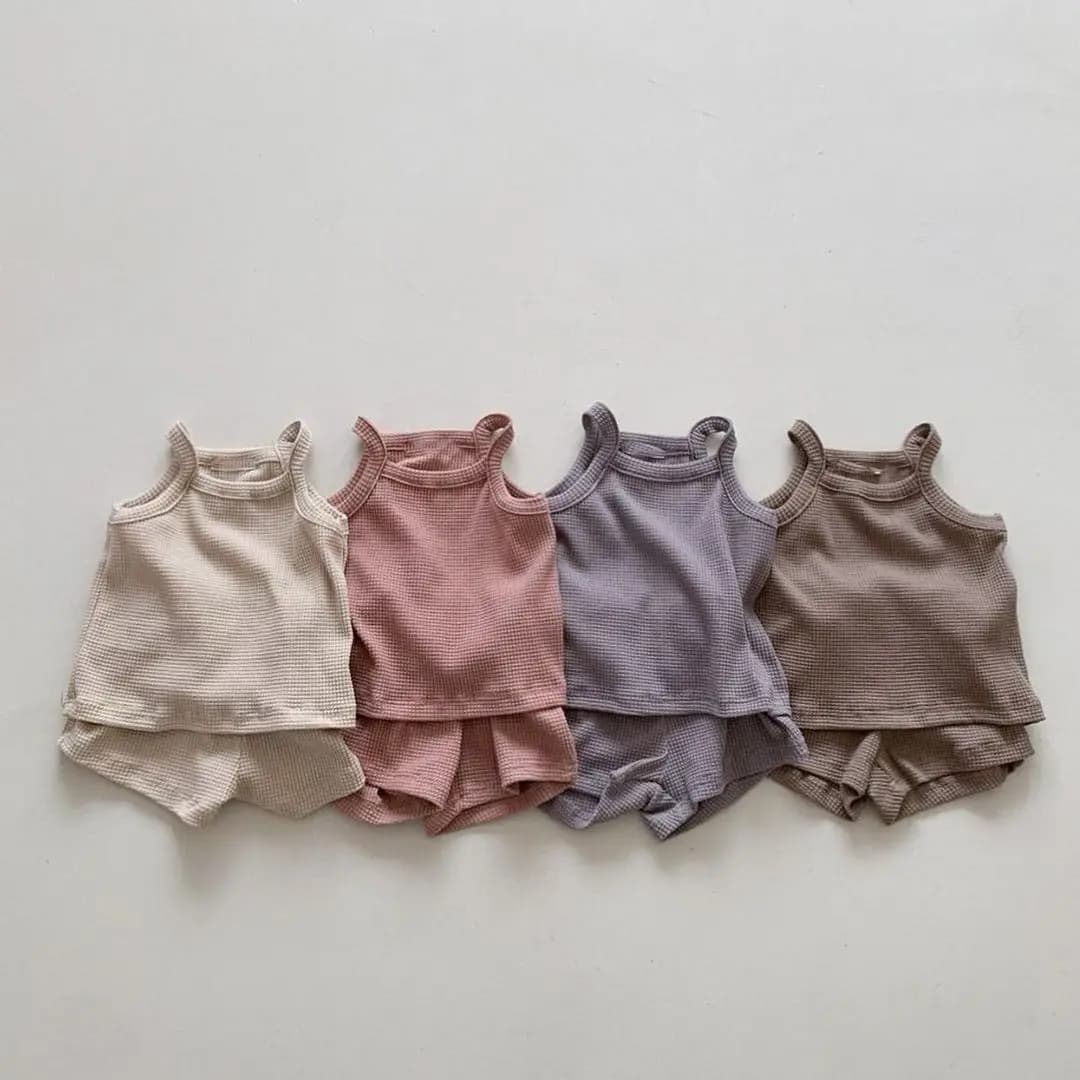 2025 Estate Nuovo Bambino Senza Maniche Vestiti Set Solido Infantile Sling Vest + Pantaloncini 2 Pezzi Vestito Della Ragazza del Ragazzo di Cotone Sottile Del Bambino Abiti