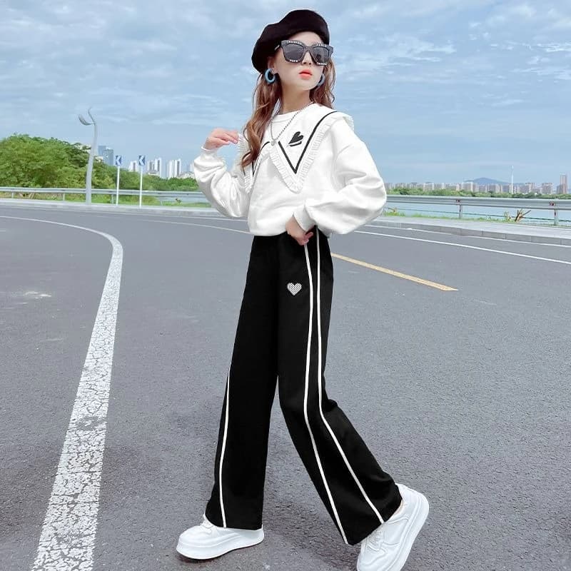 Trendy Tween Girls' Straight Leg Jeans for Spring Loose Fit Sporty Wide Leg Pants for Kids Stylish Kids' Outdoor Active Wear