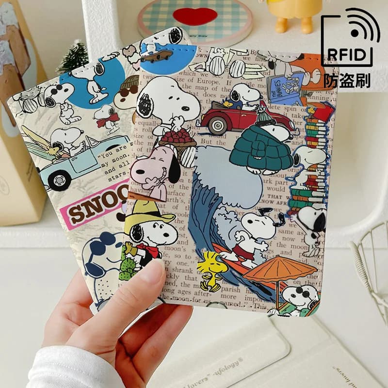 Porta Passaporto Snoopy, Porta Carte Cartoon, Custodia Protettiva Multifunzionale, Porta Carte da Viaggio Portatile Antifurto