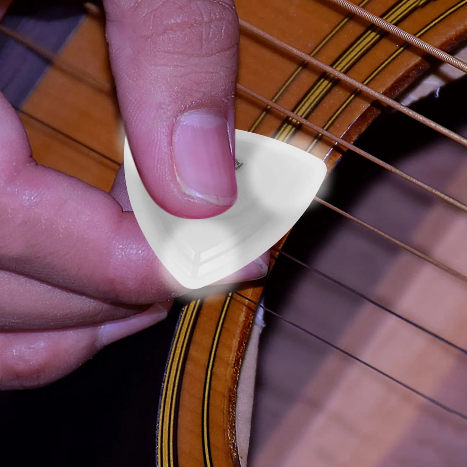 Accessori per basso: plettri luminosi al buio, plettri fluorescenti per banjo, accessori luminosi bianchi per chitarra elettrica