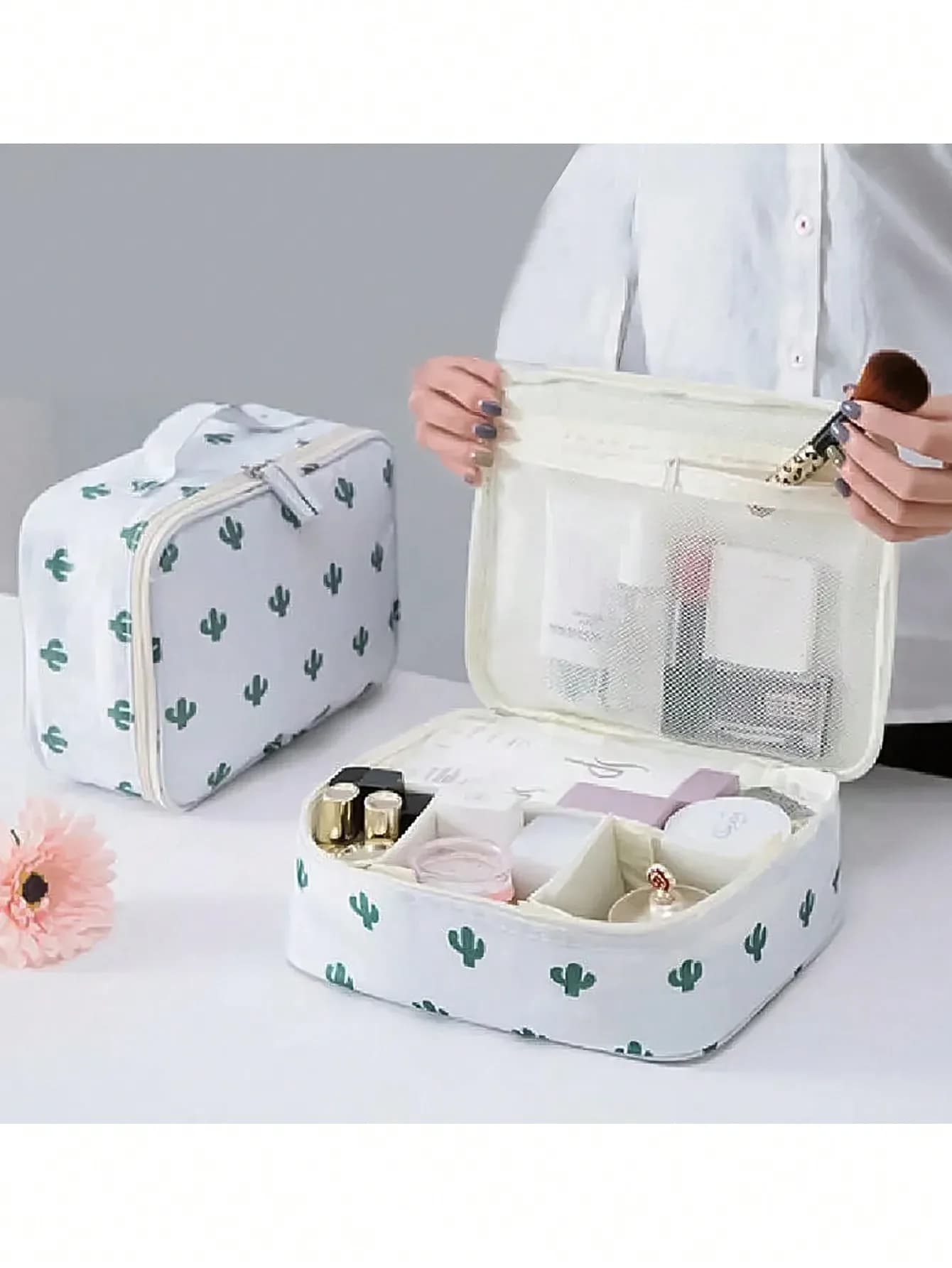 1 Pcs Cactus Print Waterproof Cosmetic Bag Portable Handheld Travel Makeup Storage Wash Organizer Case