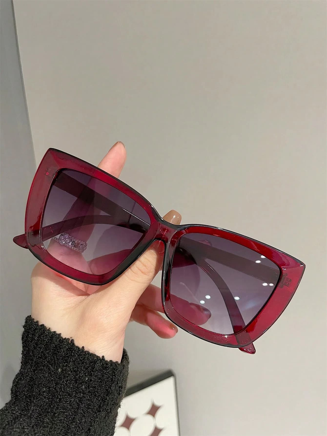 Occhiali da sole da donna a occhi di gatto alla moda per occasioni casual, feste all'aperto e viaggi