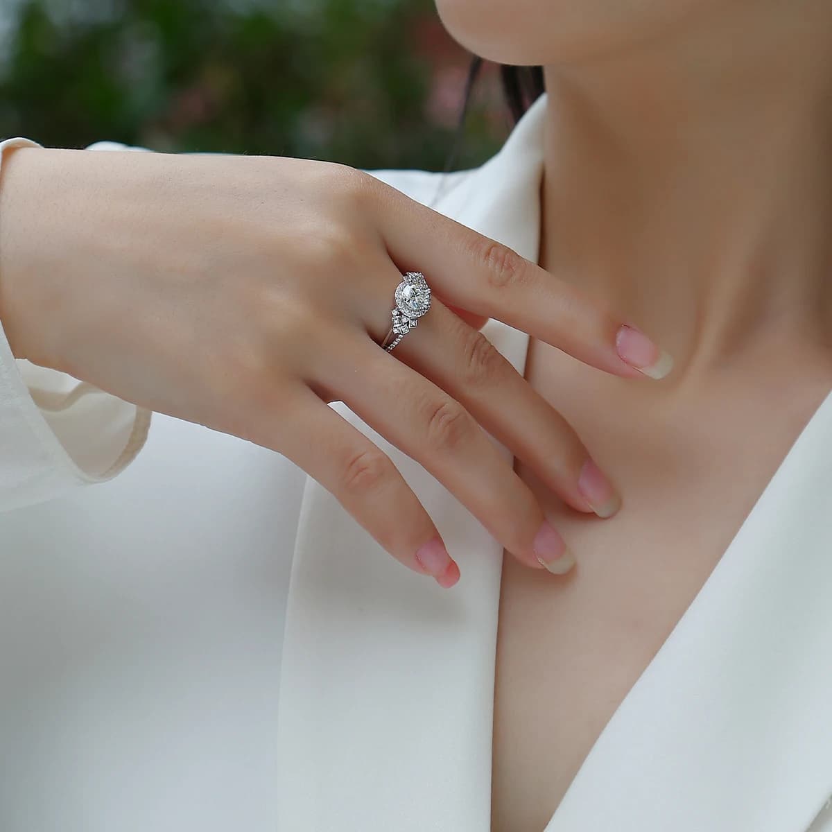 Halo Ring with 1Ct JIUZUAN Moissanite, Silver S925, 18K White Gold Plated, Vintage Geometric Style, Elegant Fidancy Jewel