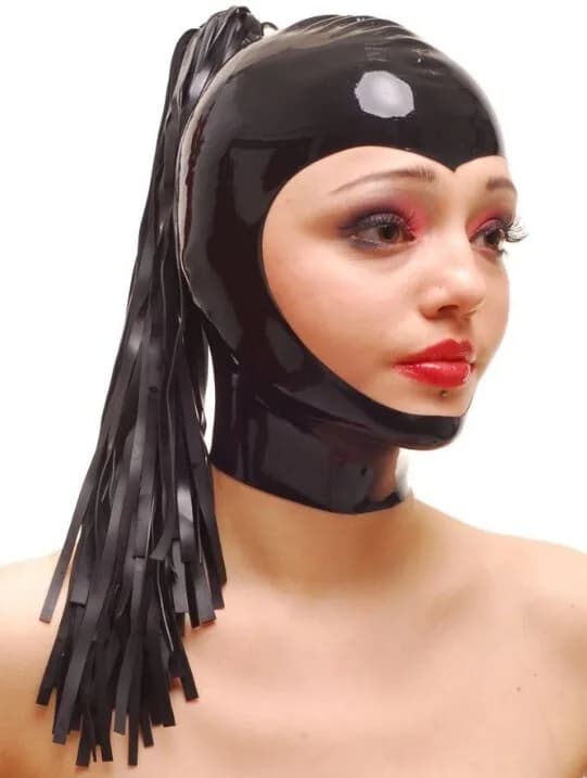 Maschera in lattice con viso esposto, maschera di gomma e parrucca a coda di cavallo in lattice
