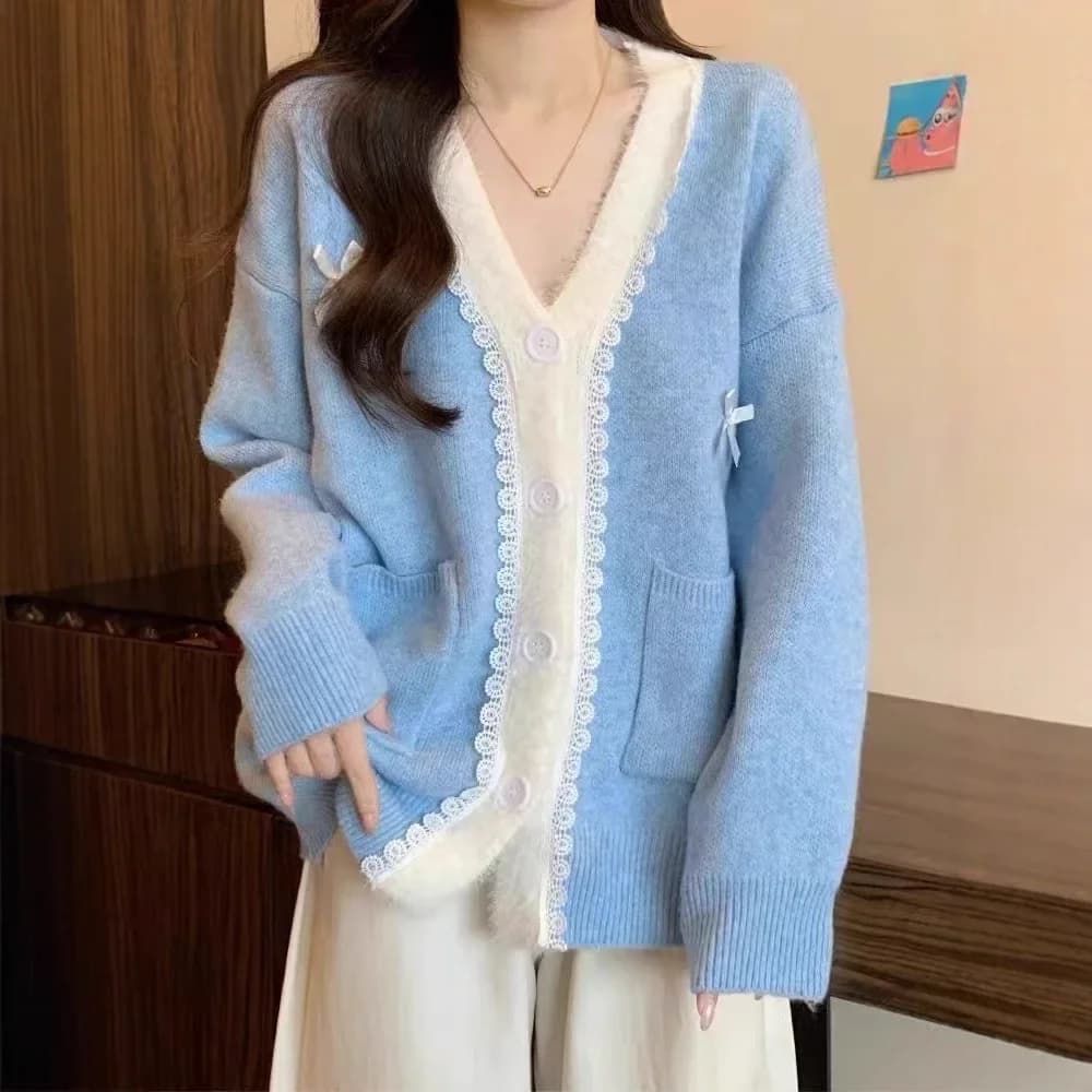 2025 Autunno e inverno nuovo design giacca maglione con scollo a V bordo in pizzo cardigan lavorato a maglia con fiocco francese allentato per donna