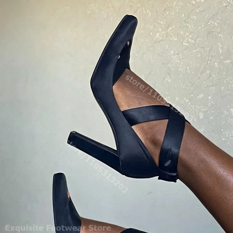 Scarpe da Donna Vintage Mary Jane in Raso Nero, Stile Francese con Tacco a Blocco, Cinturino Incrociato, Punta Quadrata e Cinturino alla Caviglia
