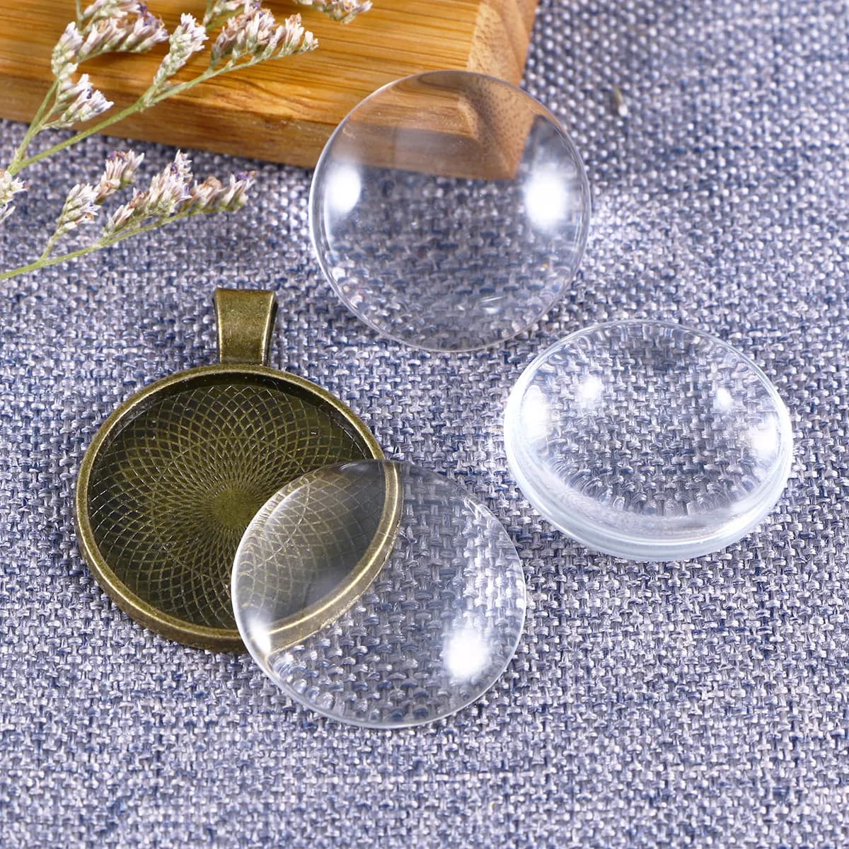 20Set Round Pendant Trays Alloy Bezel Settings with Clear Glass Dome Tiles 3.56x2.77x0.3cm for Custom Necklace DIY Jewelry