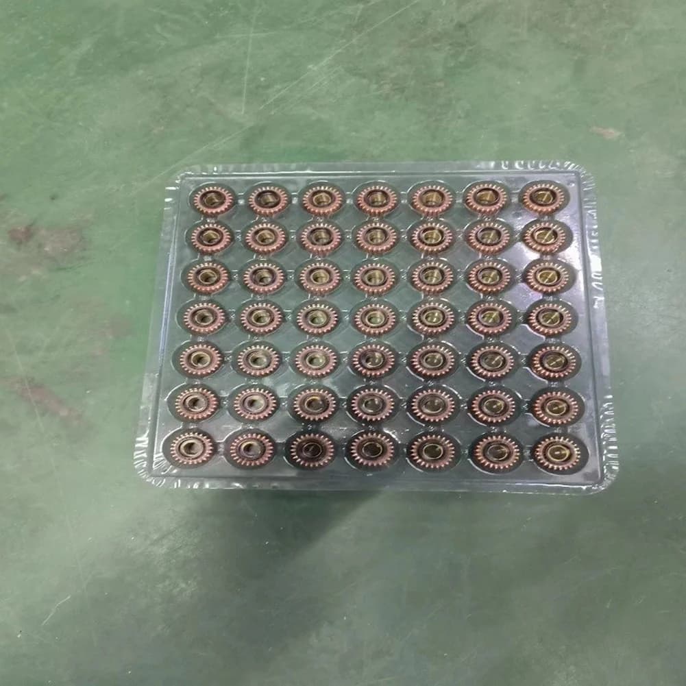 Commutatore a 24 poli progettato per l'integrazione dello switch del motore di frullatori e centrifughe, con dimensioni di 23,2 x 8 x 14,6 mm e precisione dei segmenti
