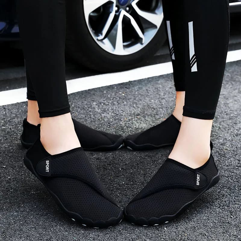 Anti-slip beach shoes, beach cutting shoes, fast drying water shoes, swimming shoes and to trace on the river, outdoor climbing shoes and with jump rope