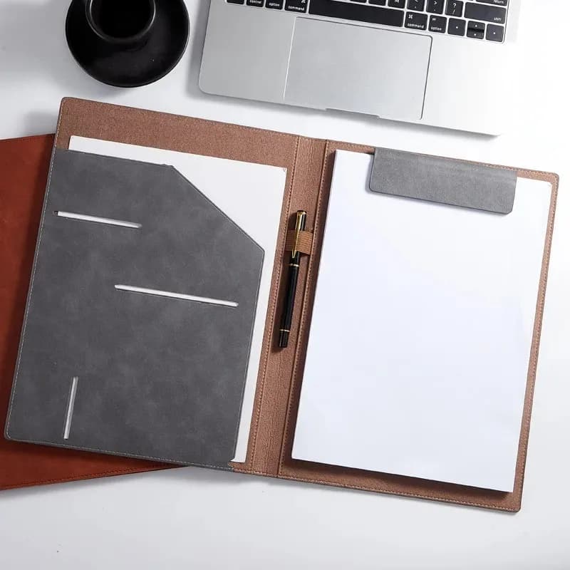 Cartella Portadocumenti A4 in Pelle con Blocco Note, Clipboard Magnetico, Organizer per Documenti, Forniture per Ufficio