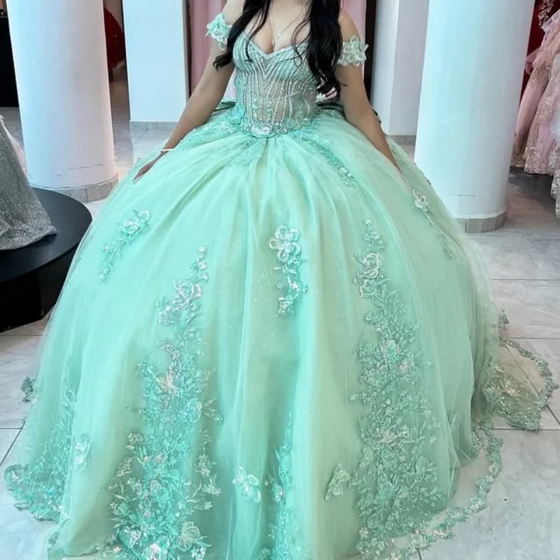 Abiti Quinceanera verde menta personalizzati con spalle scoperte decalcomania glitter fiore 3D tull coda lunga fiocco Vestido 15 Quinceanera