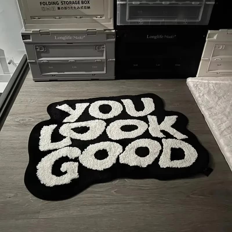 Soft mat with quilted letters that look like a good area, irregular Korean anti-slip carpet, living room carpet, bedroom chair, footrest