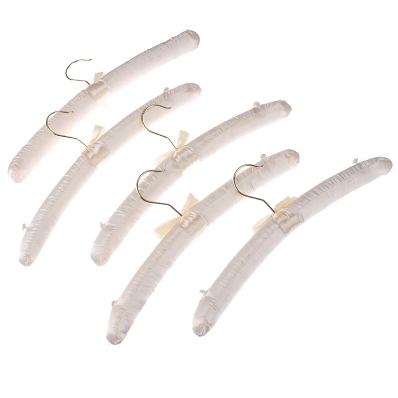 Offerta Speciale: Set di 5 Appendiabiti Imbottiti in Raso Bianco da 38cm, Antiscivolo, per Abiti, Cappotti, Organizzatore per Guardaroba e Boutique