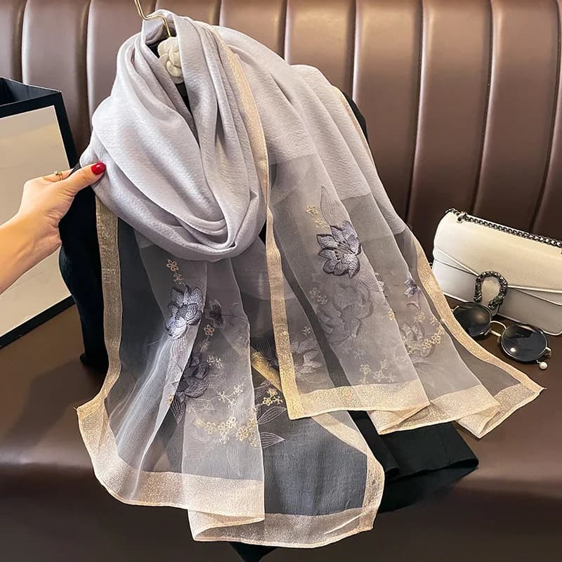 Sciarpa Elegante 2026 Leggera Sottile Traspirante da Donna, Sciarpa Protettiva Solare Antivento, Copricapo da Viaggio, Asciugamano da Spiaggia, Sciarpe in Tessuto Misto Seta