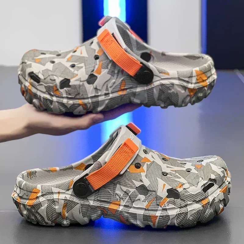 18 nuovi uomini zoccoli pantofole sandalo uomo scarpe da giardino sandali mimetici piatti sneakers maschili infradito da esterno zoccoli per la casa