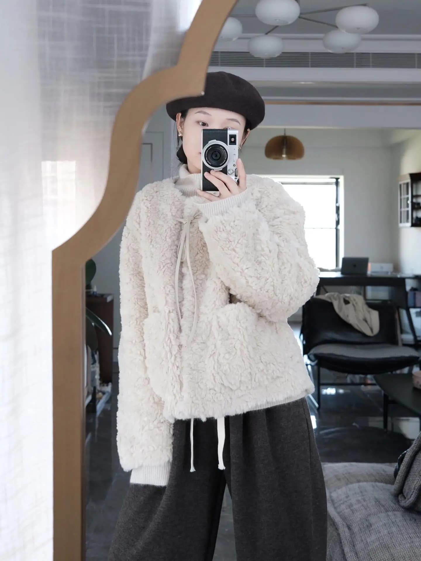 Lamb Fur Jacket Short round Neck Loose Fit Winter Coat for Women Luxury Brand Small Fragrance Style Age Reduction Top