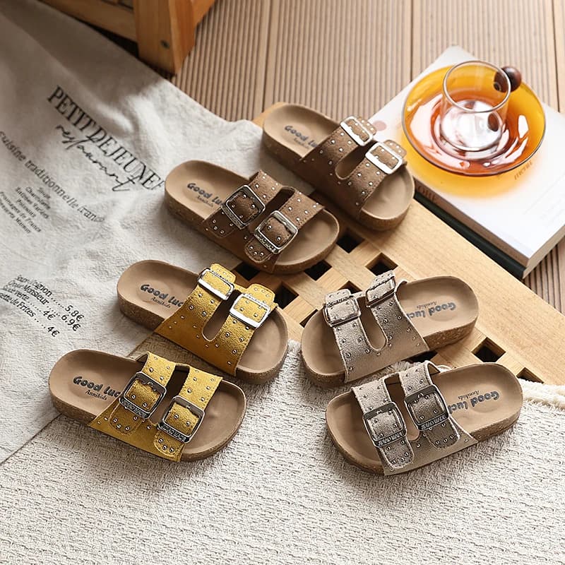 Children Rivet Slippers Comfortable Boys Girls Summer Beach Shoes Non-Slip Kids Casual Outdoor Slippers Soft Sole 2026 New