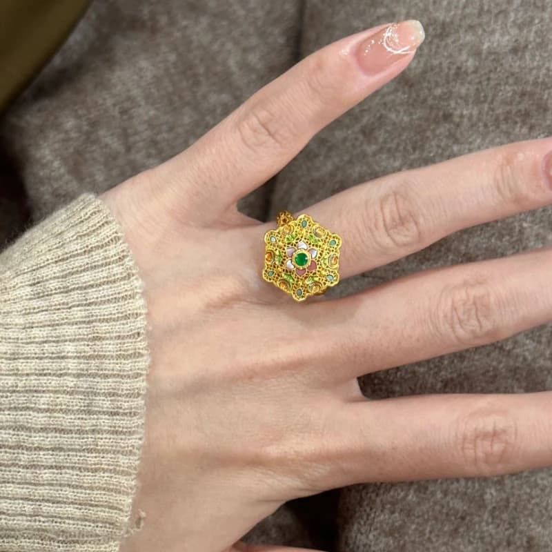 Anelli di fiori verdi smaltati in stile palazzo di lusso leggero per le donne Gioielli da sposa con anello intarsiato con diamanti artigianali in oro antico vintage