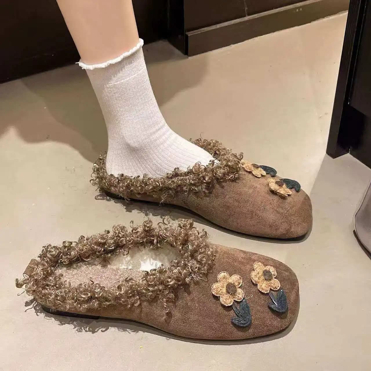 2026 Pantofole piatte in peluche autunno inverno con design unico alla moda, comode pantofole antiscivolo leggere e con suola in cotone