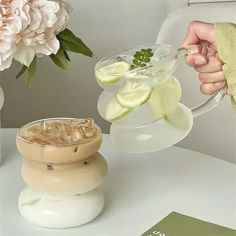 Tazza di vetro trasparente stile Ins Tazza da caffè irregolare resistente al calore Bevande estive Succo di latte Tazza d'acqua Tazze di vetro per birra da cocktail