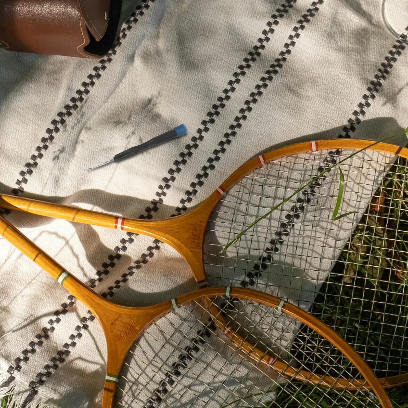 Compact Instrument for Badminton Incording, Straight Tensor for Tennis Racket Tensioning, Easy to Use, Alternative to Spooling Machine