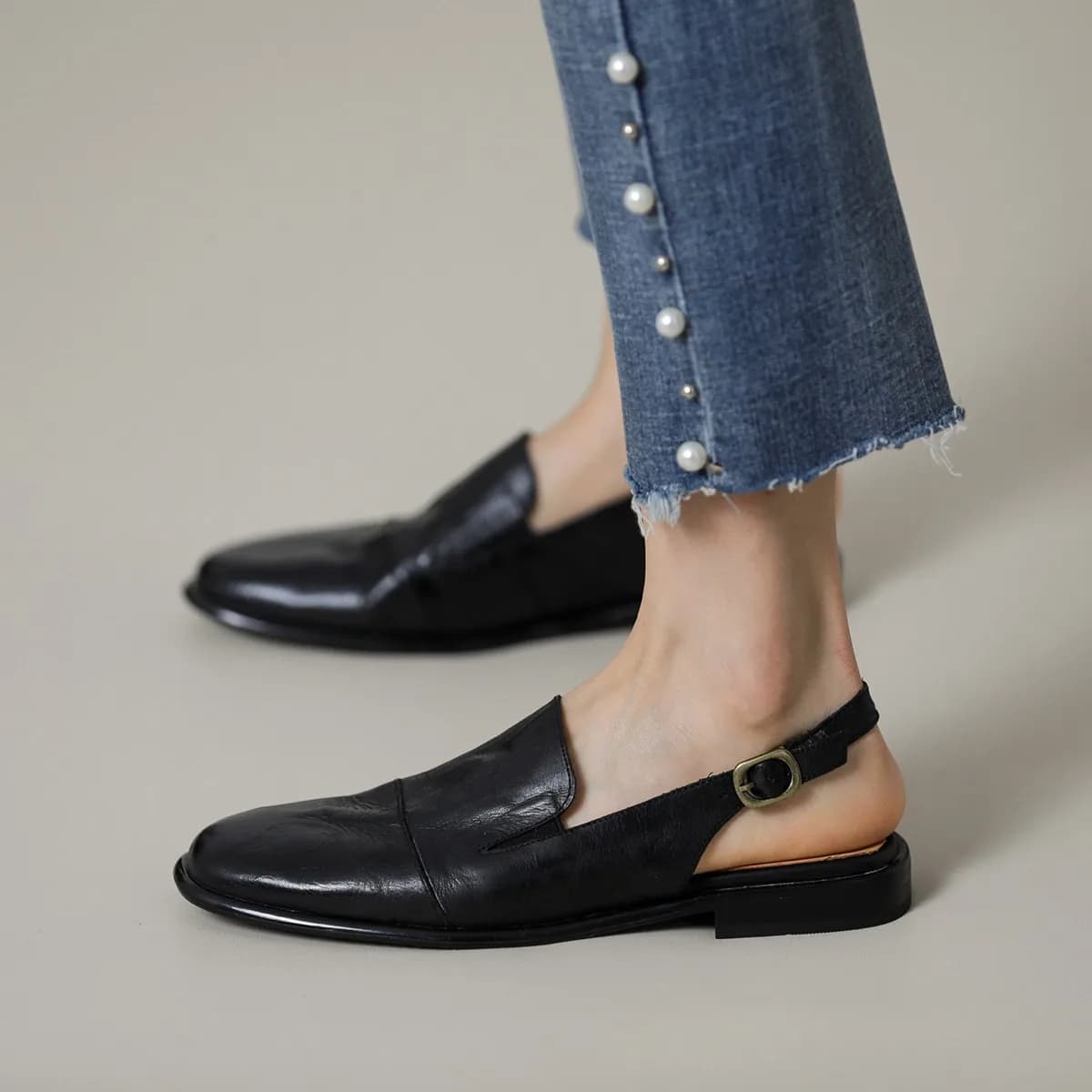 Ciabatte da donna in vera pelle di vacchetta W scarpe estive da donna Muller punta tonda sandali primaverili con fibbia Comfort semplici appartamenti